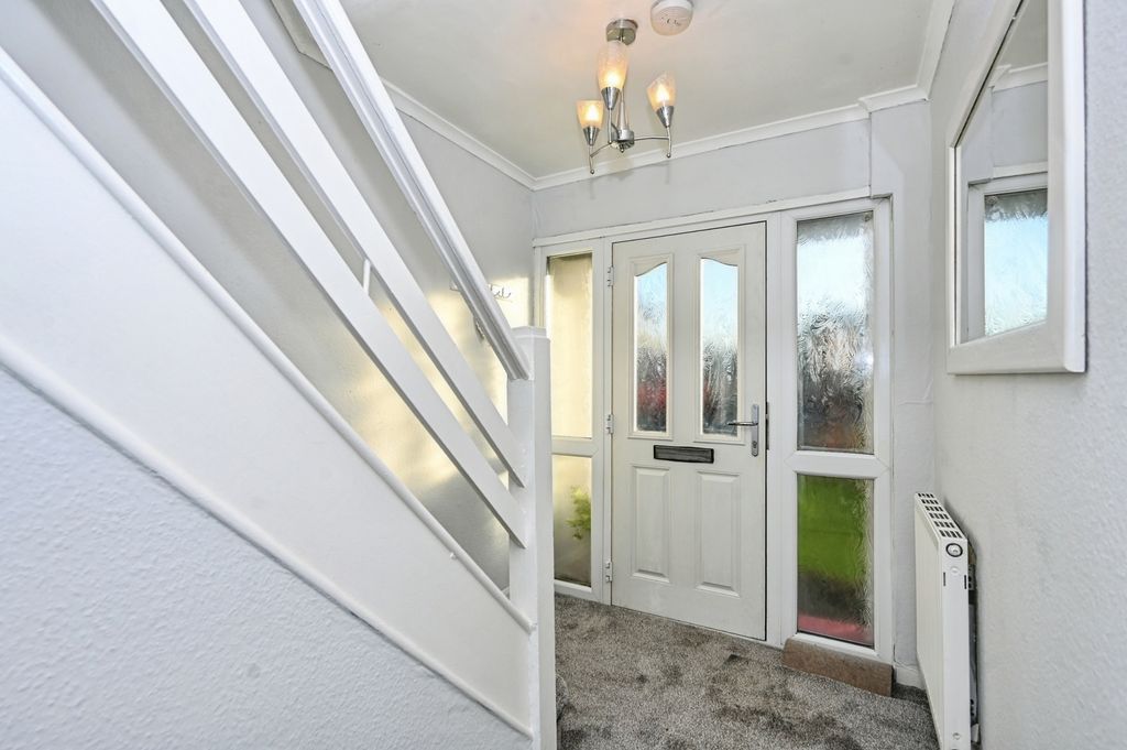 Property photo 3 of 20 Entrance Hallway