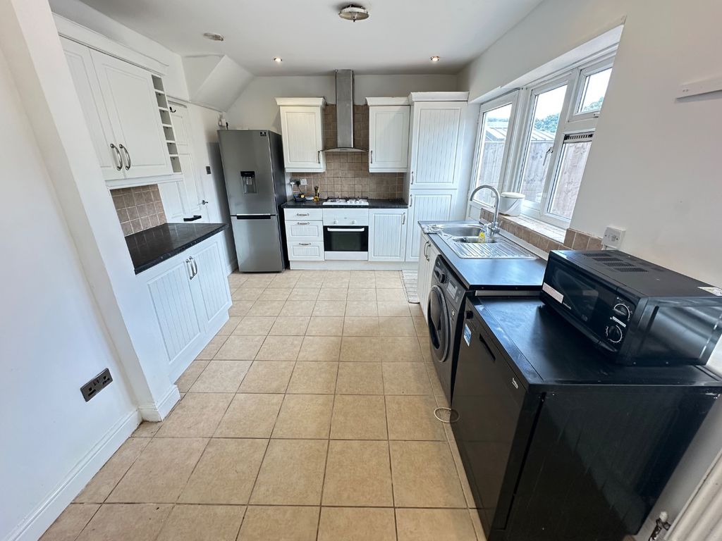 Property photo 3 of 11 4451153