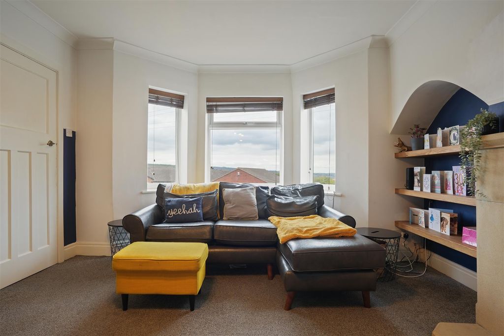 Property photo 3 of 27 Living Room