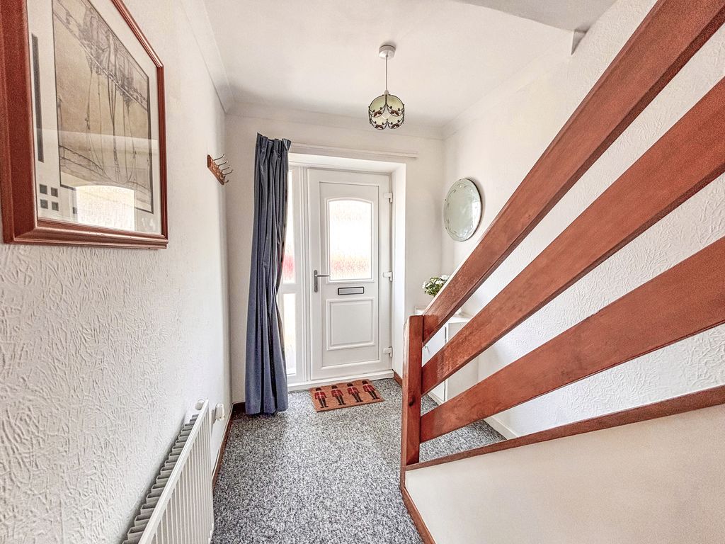 Property photo 3 of 10 Hall