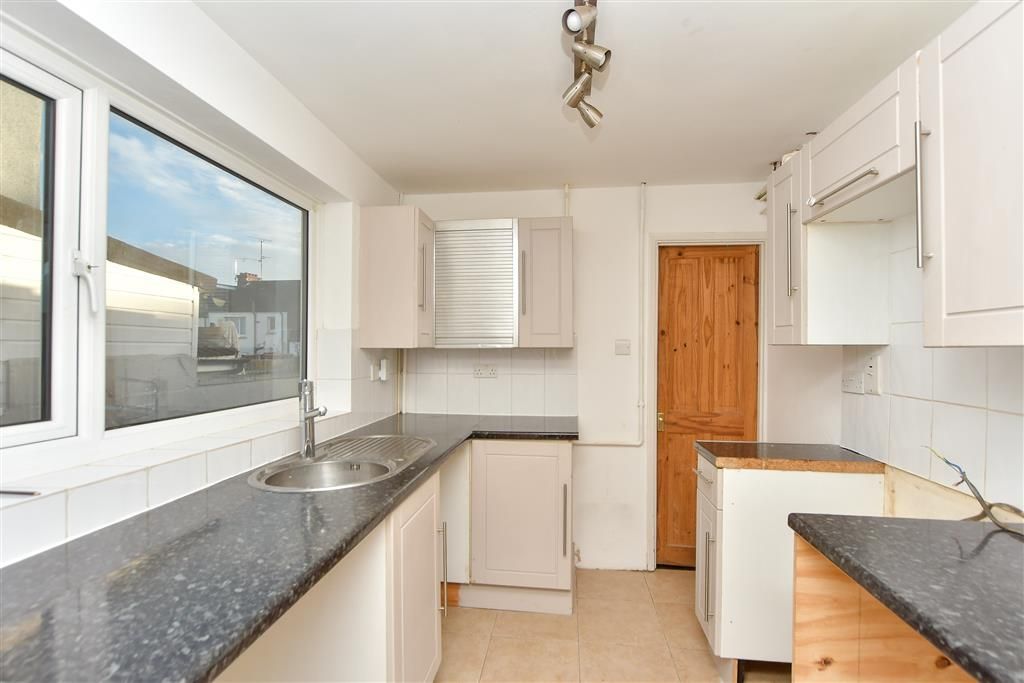Property photo 3 of 8 Kitchen