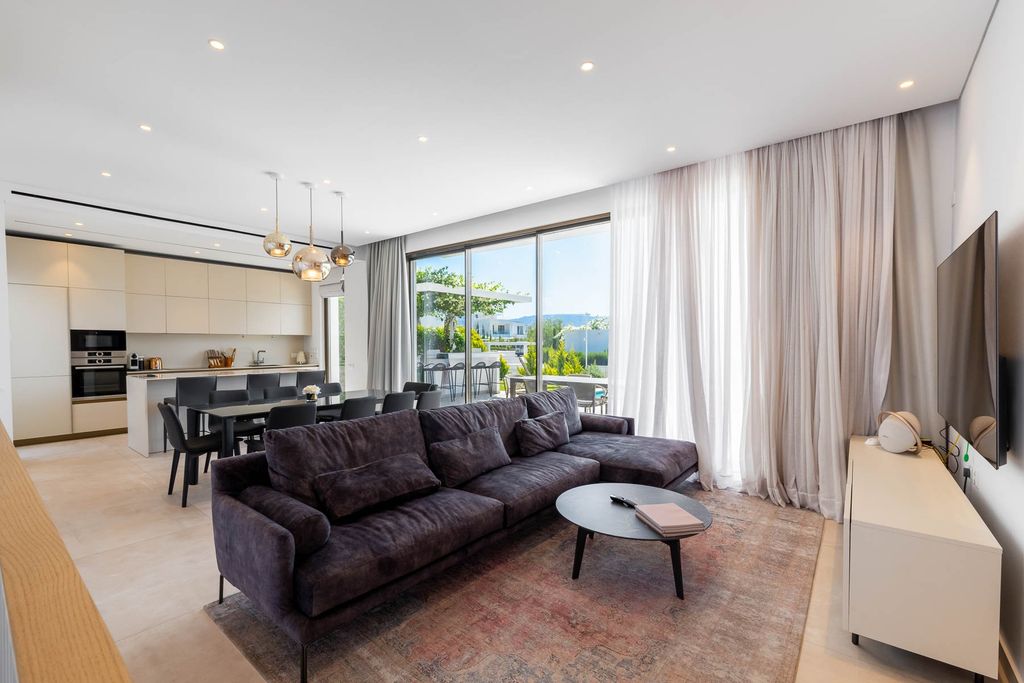 Property photo 2 of 30