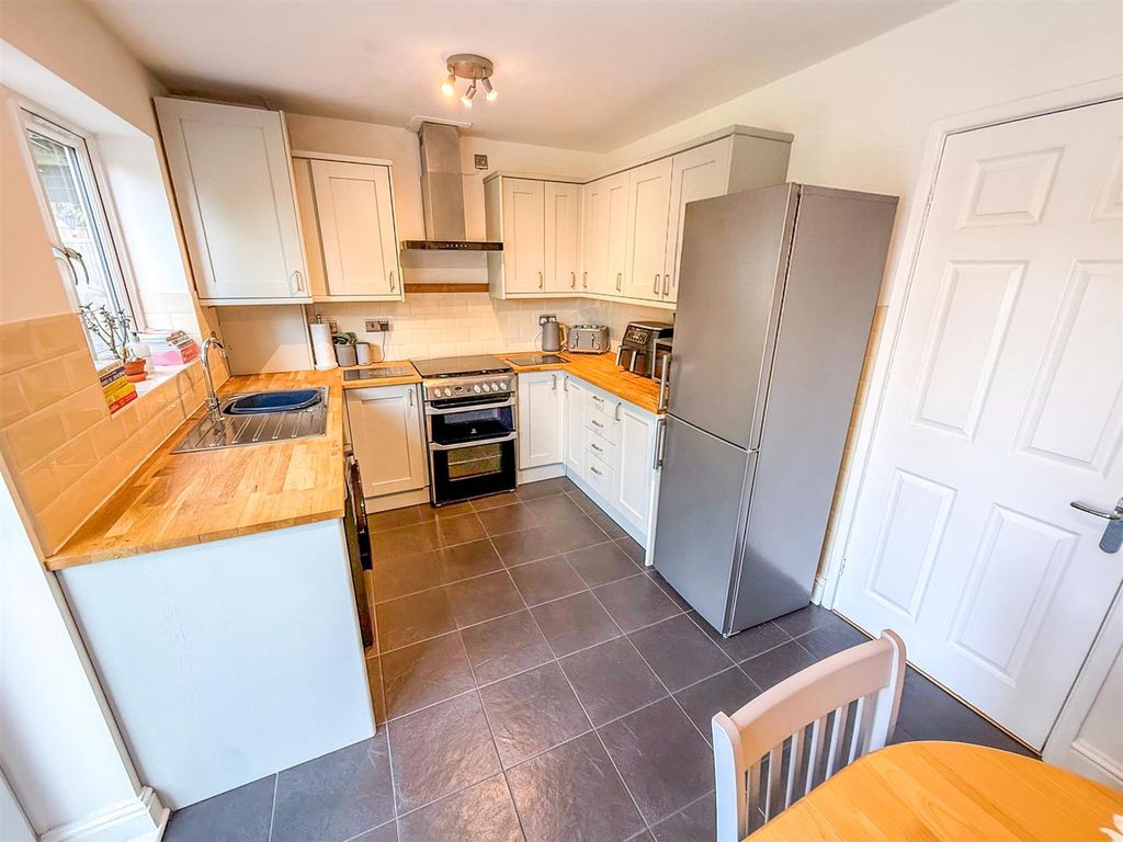Property photo 2 of 14 Kitchen/Dining Room