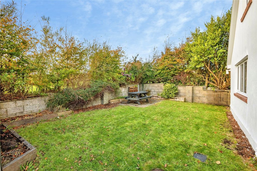 Property photo 2 of 31 Picture No. 11