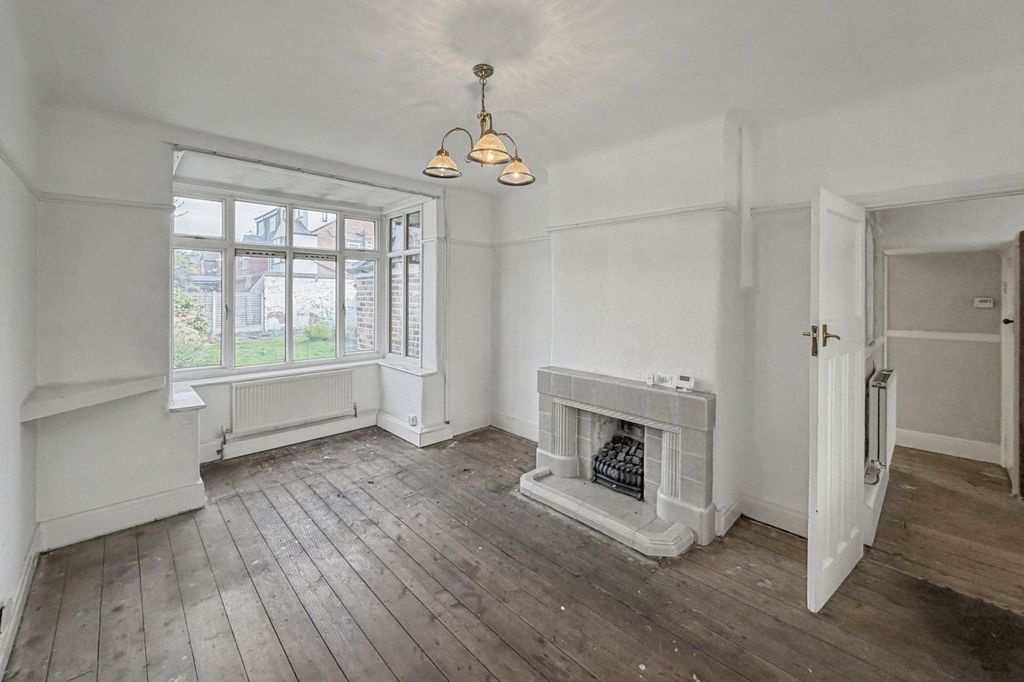 Property photo 2 of 19 132 Kings Road, Old Trafford, Stretford, Manchester M16 9Nz