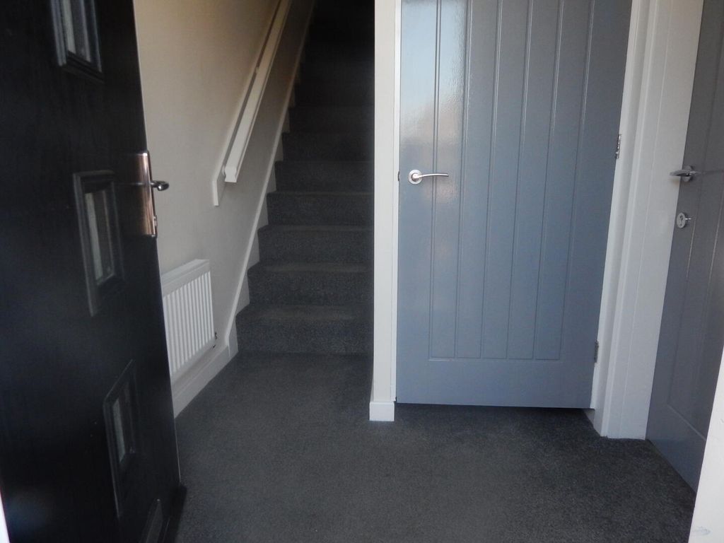Property photo 2 of 10 Hallway