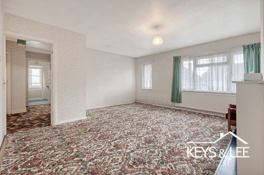 Property photo 2 of 10 3886036