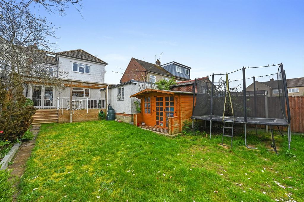 Property photo 3 of 28