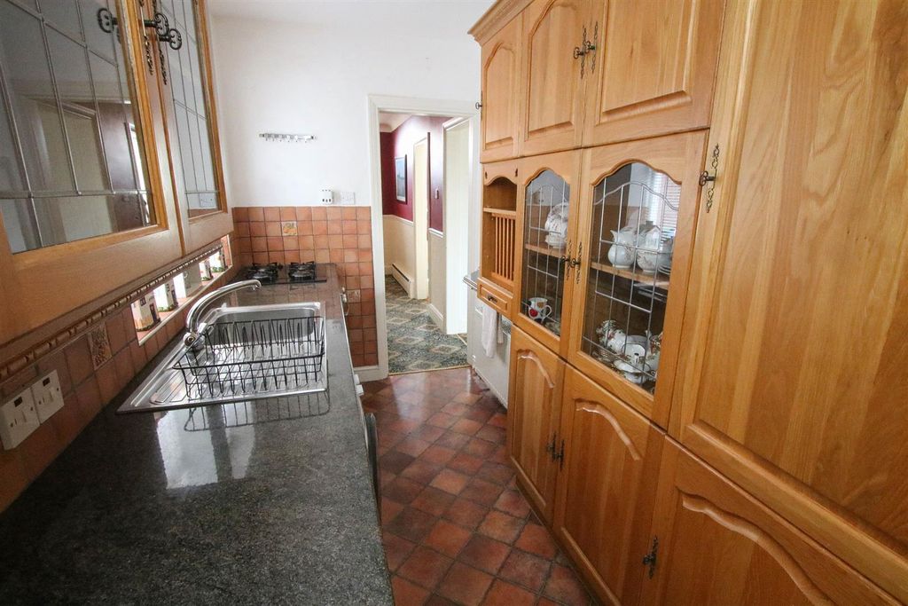 Property photo 3 of 16 Kitchen