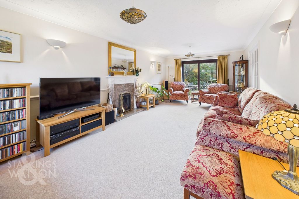 Property photo 2 of 23