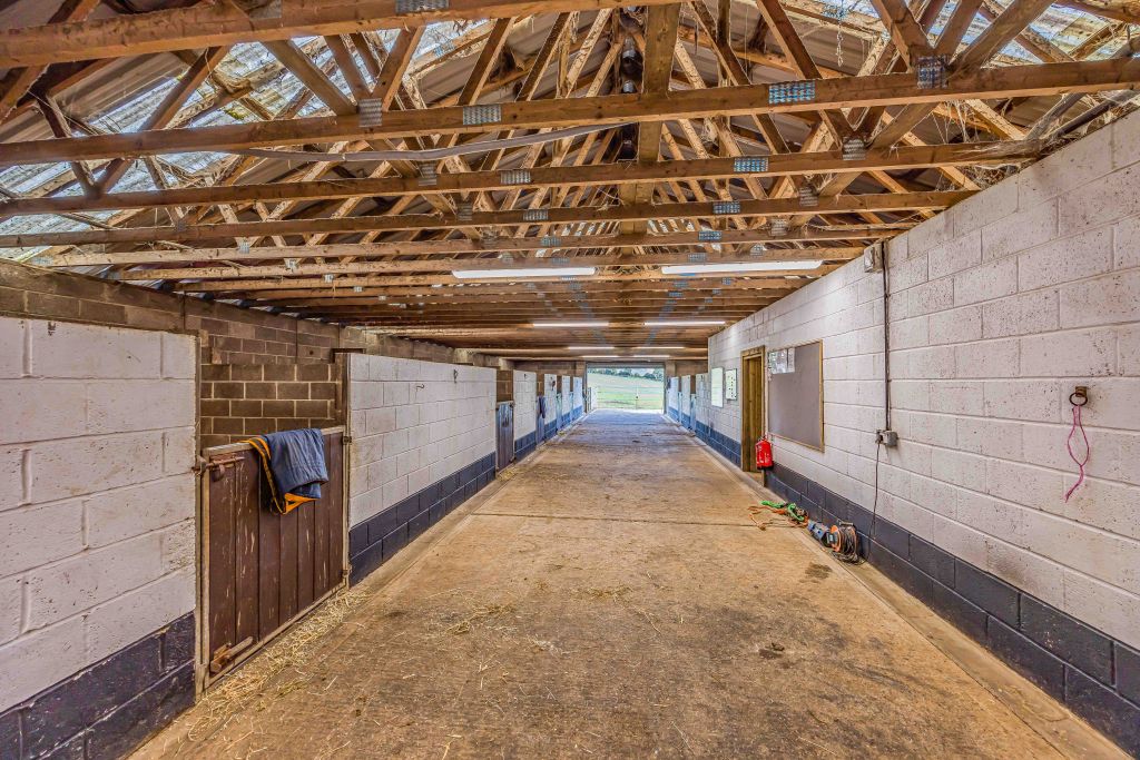 Property photo 3 of 41 Highbank House, Gravel Hill, Clanfield-Small-Porti