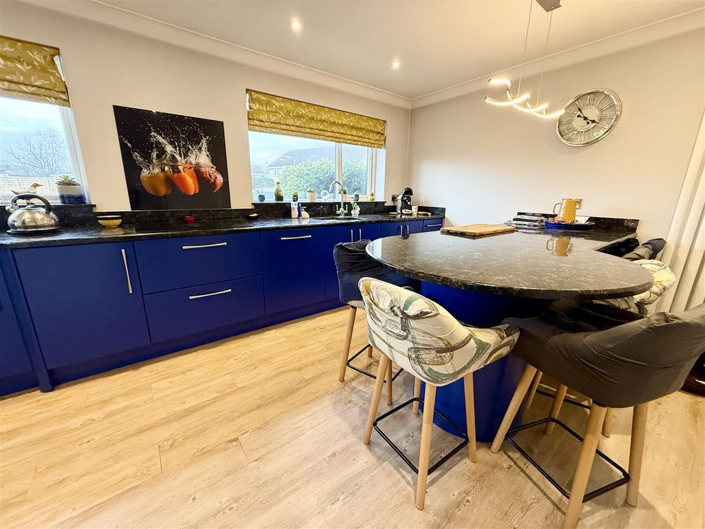 Property photo 2 of 21 Kitchen