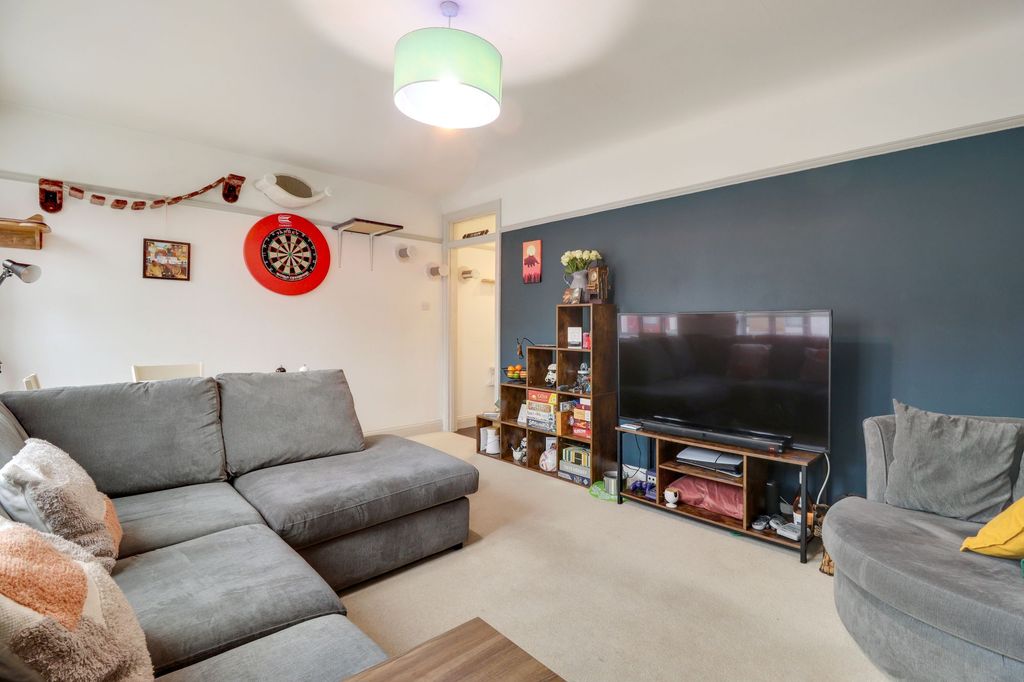 Property photo 3 of 12