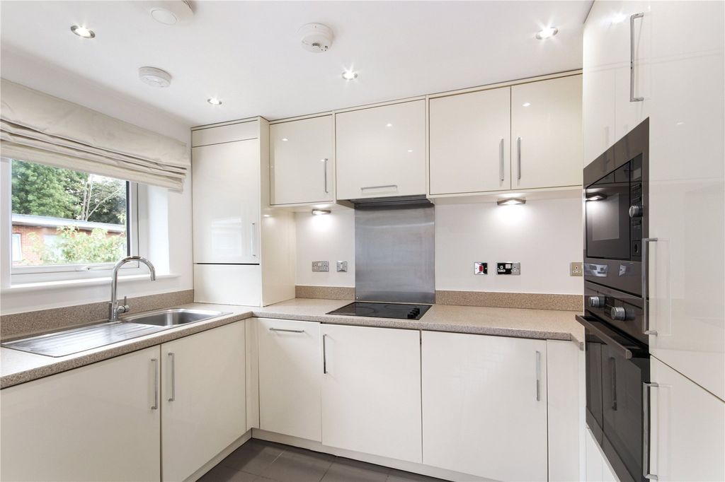 Property photo 3 of 11 Kitchen