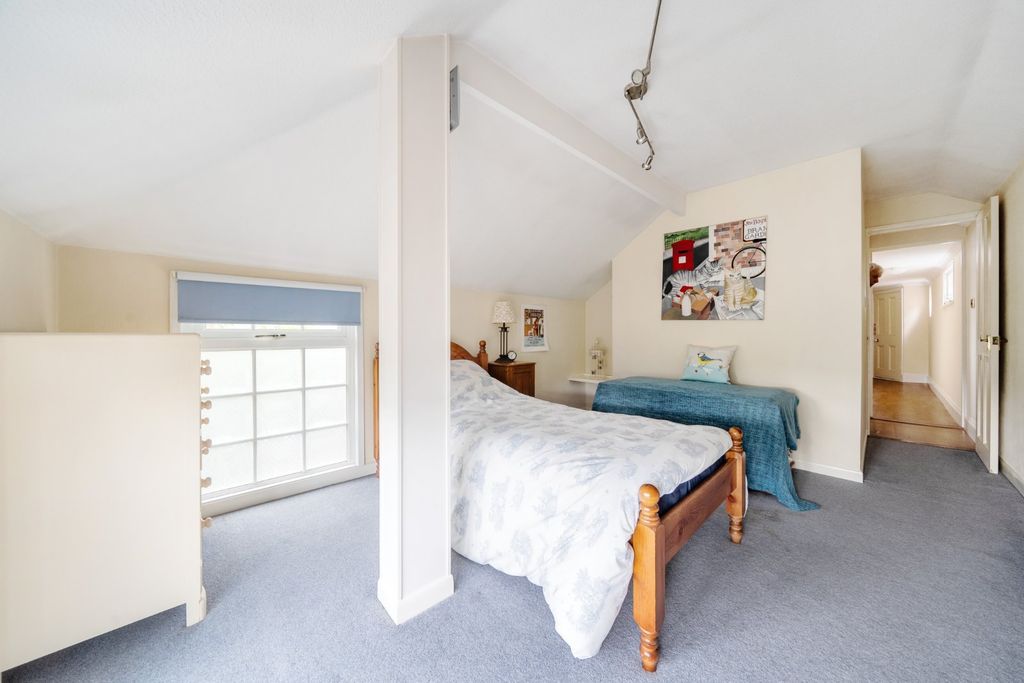 Additional image 13 of 3 bed semi-detached house for saleHigh Street, Fareham, Hampshire PO16