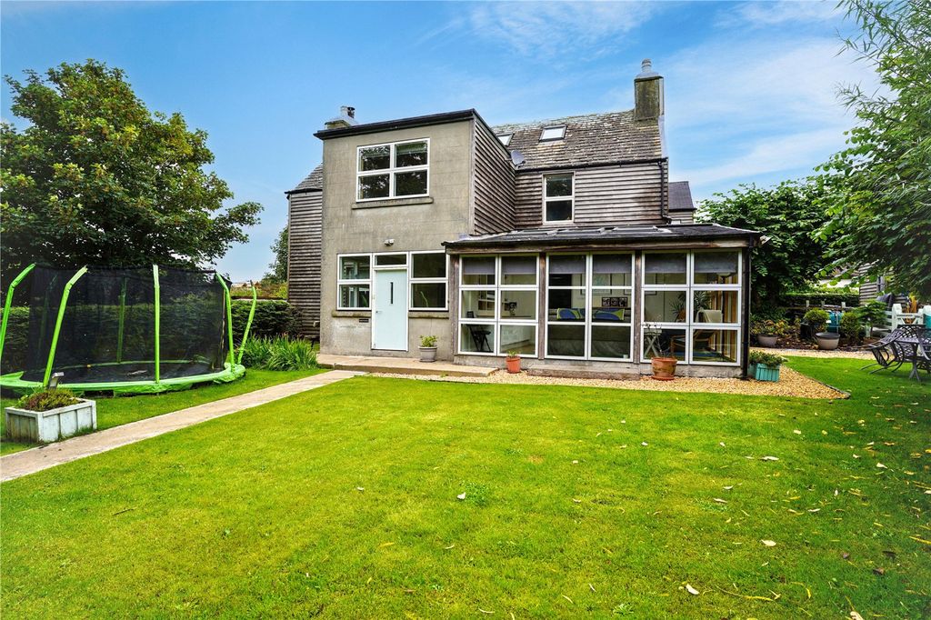 Property photo 2 of 38 Papdale Farmhouse