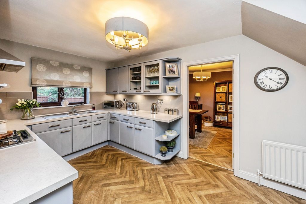 Property photo 2 of 19 Kitchen