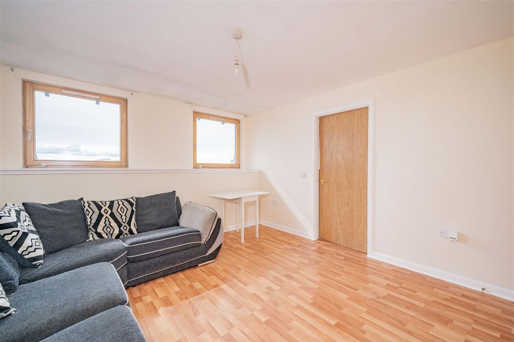 Property photo 3 of 12 25 Wishart Archway Dundee-6.Jpg