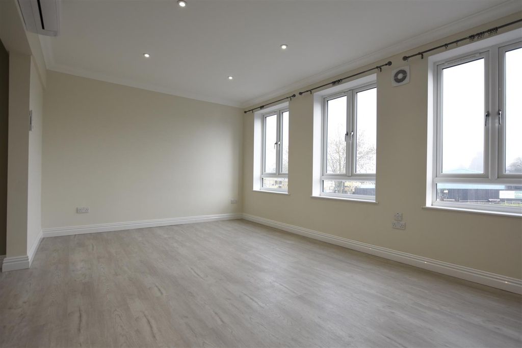 Property photo 3 of 7 5301652