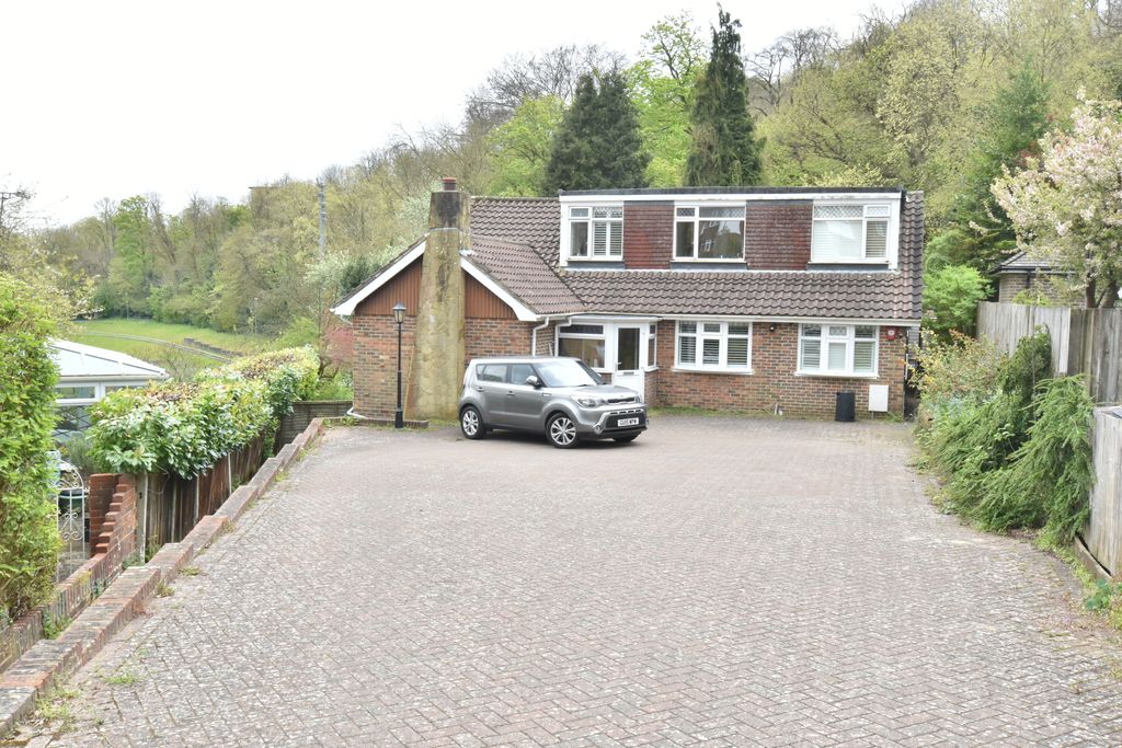 Property photo 1 of 20