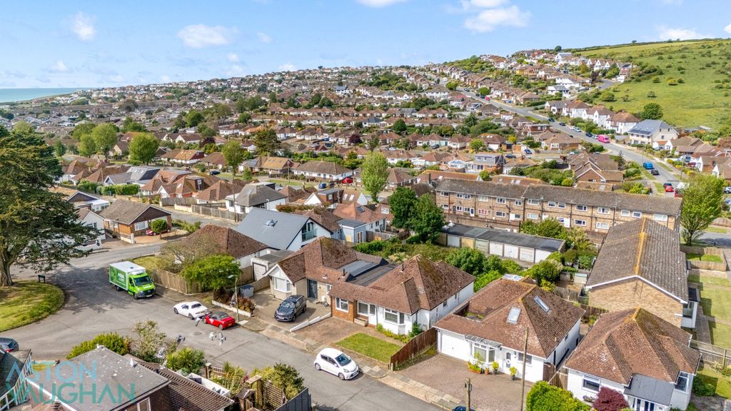 Property photo 2 of 22 5172351