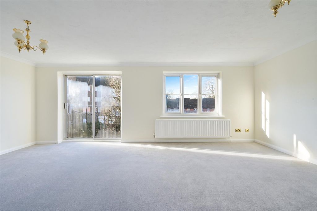 Property photo 3 of 16 Hyde House,  (8).Jpg