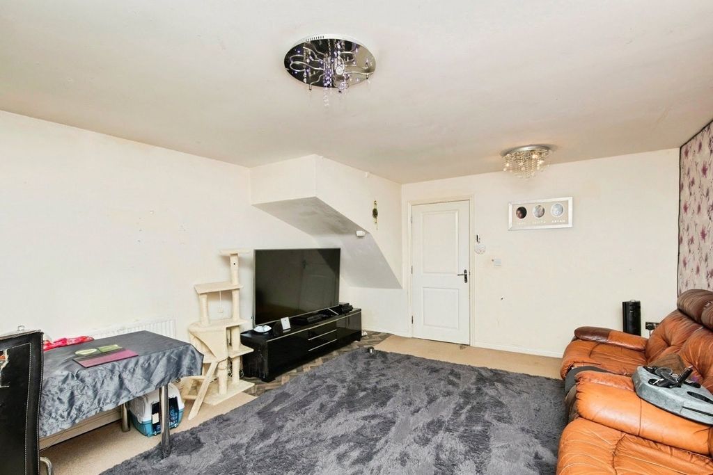 Property photo 2 of 16 Lounge