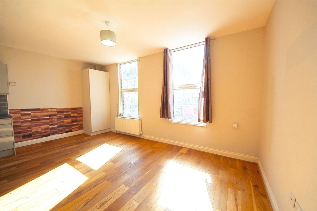 Property photo 2 of 15 Picture No. 04