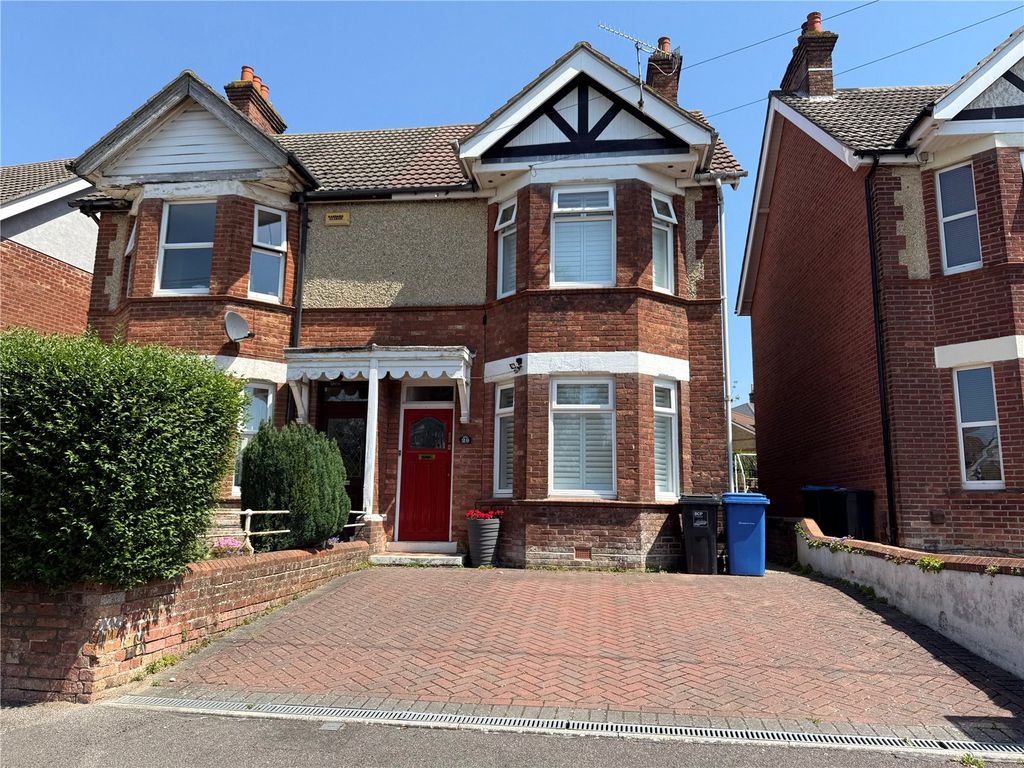 Property photo 1 of 14 Edward Road
