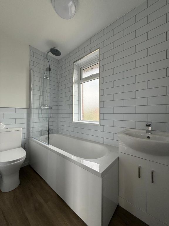 Property photo 3 of 11 Bathroom