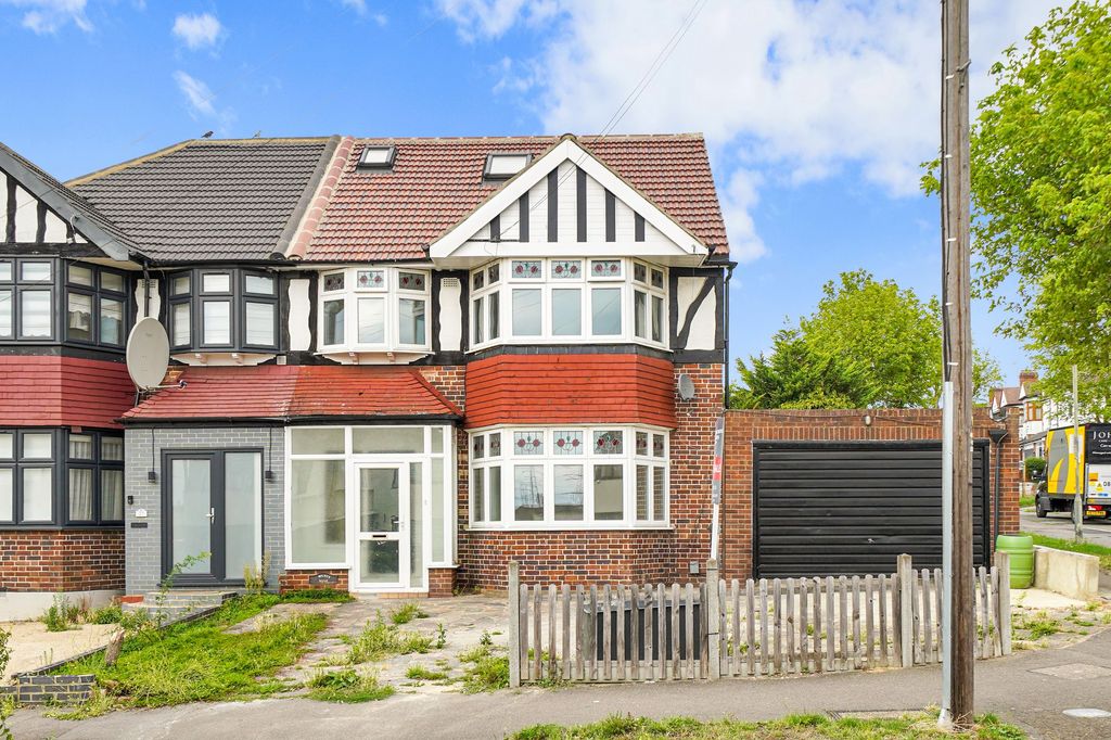 Property photo 1 of 32