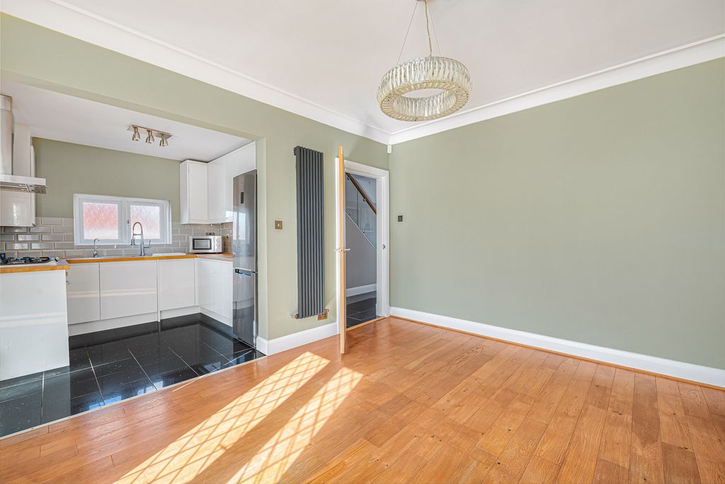 Property photo 3 of 27