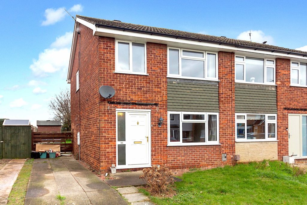 Property photo 3 of 15 Windsor Drive - Front