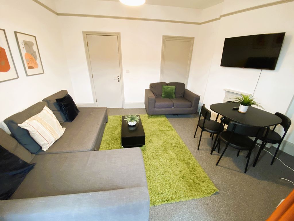 Property photo 3 of 33