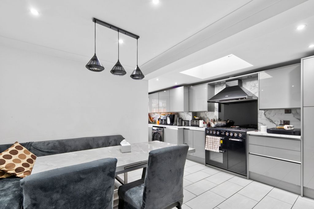 Property photo 1 of 20 Kitchen
