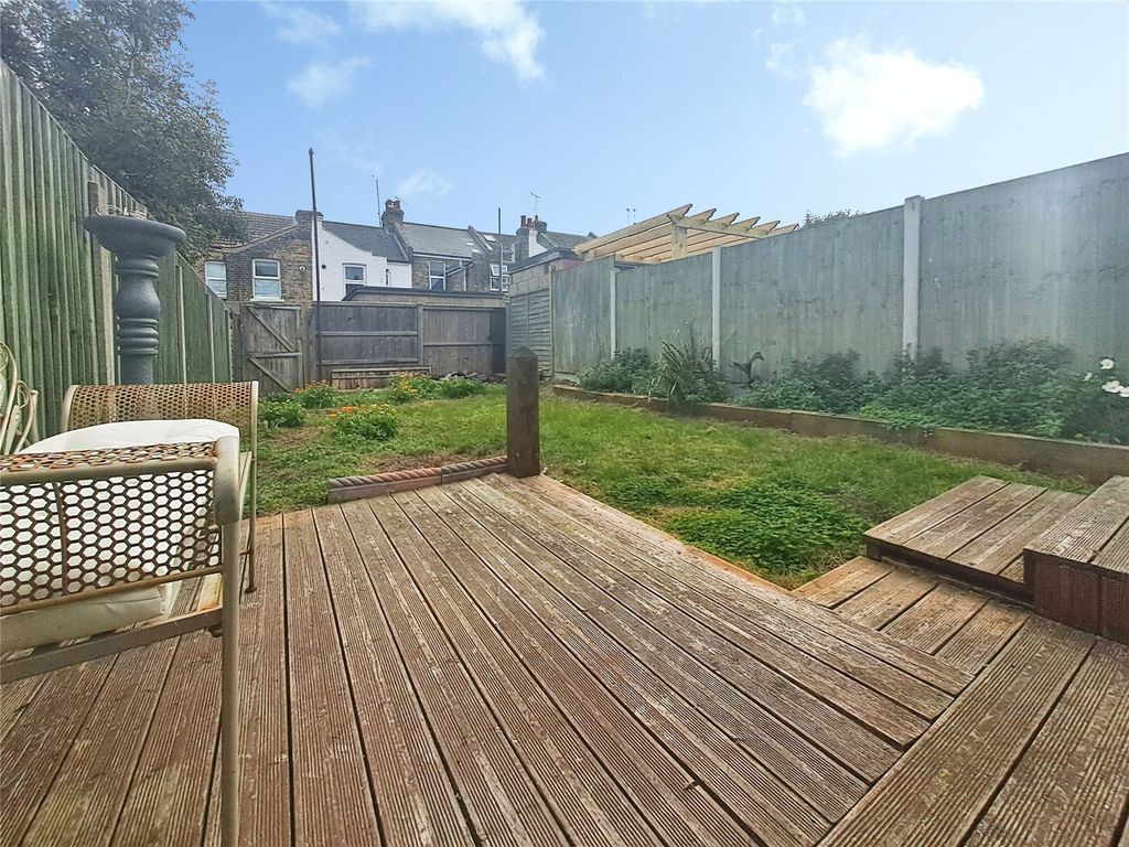 Property photo 2 of 18 Picture No. 04