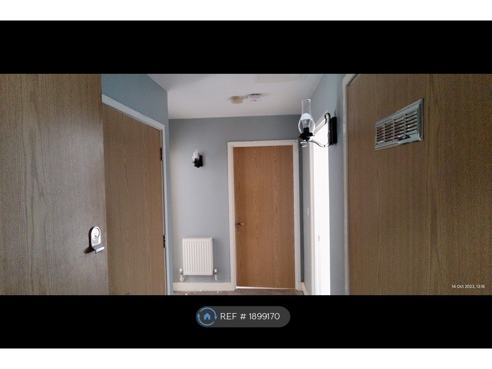 Property photo 2 of 21 Hallway