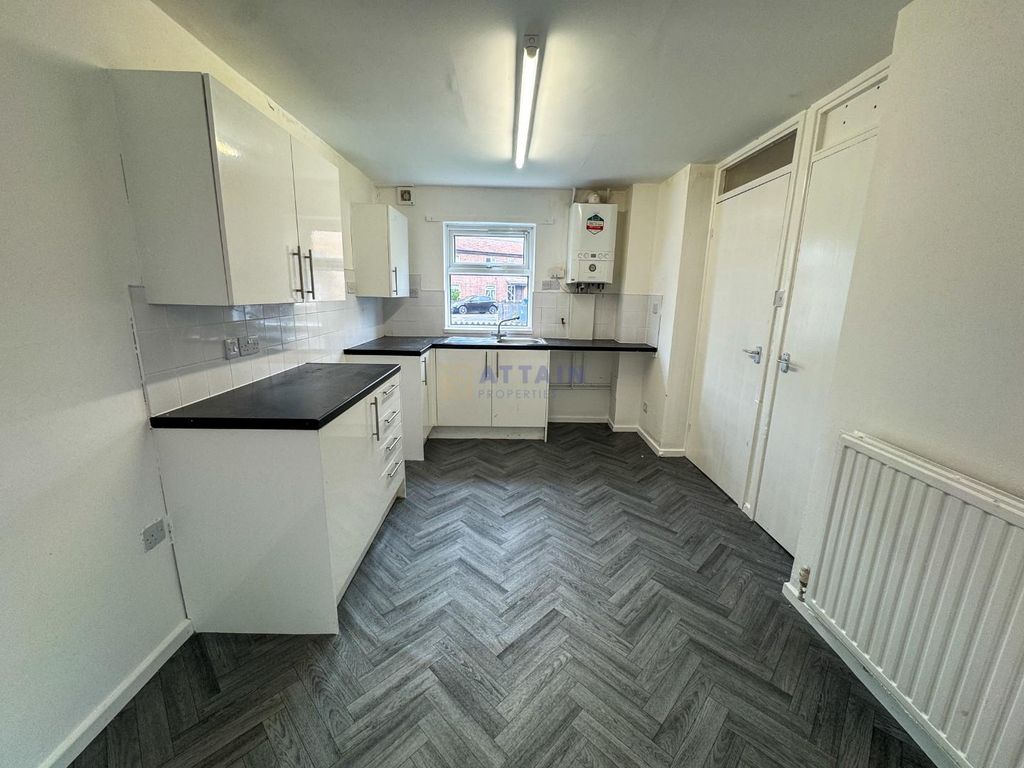 Property photo 2 of 14 Kitchen.Jpg