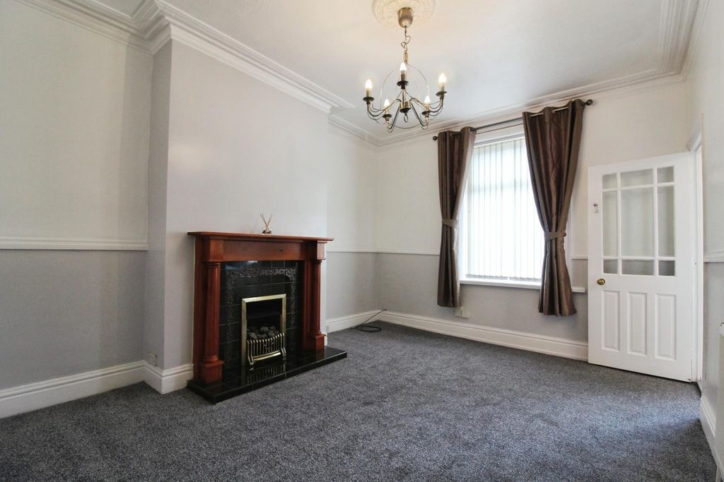 Property photo 3 of 13 Lounge 1