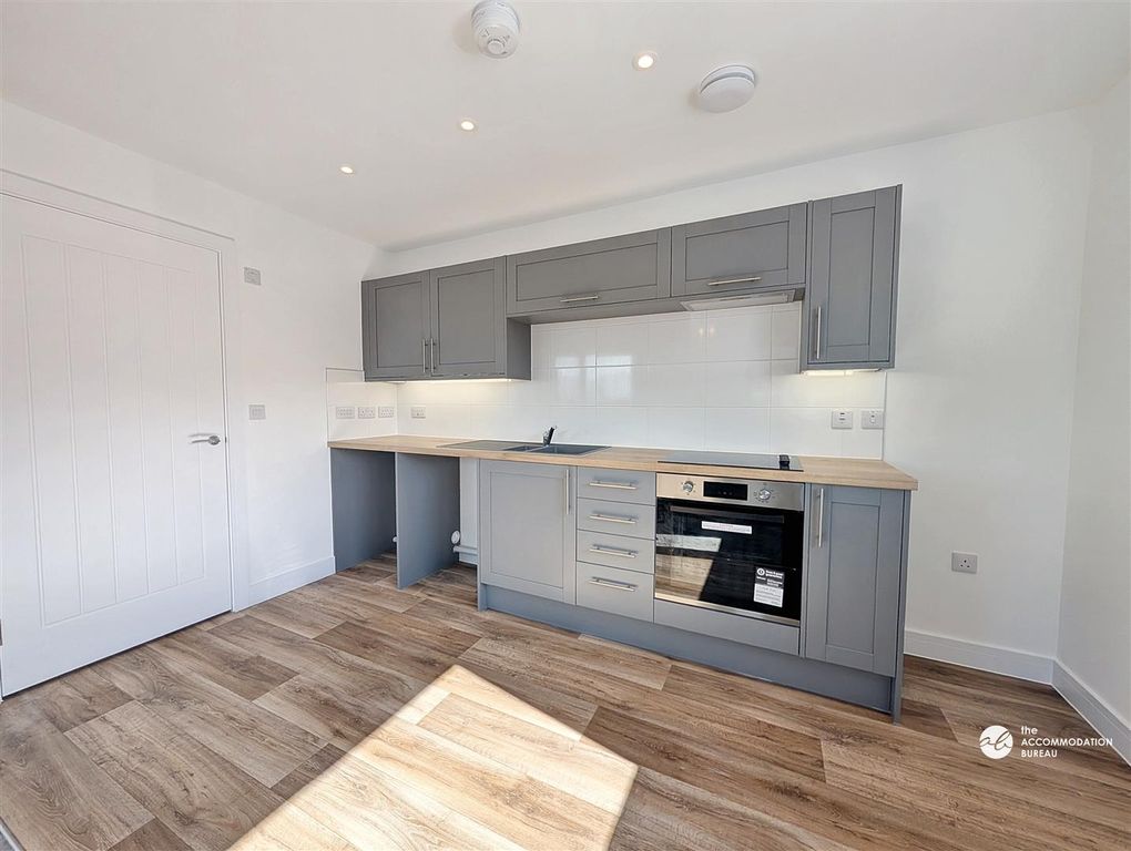 Property photo 3 of 14 Kitchen