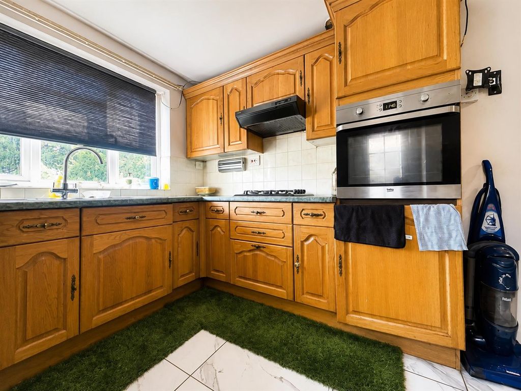 Property photo 2 of 9 Kitchen.Jpg