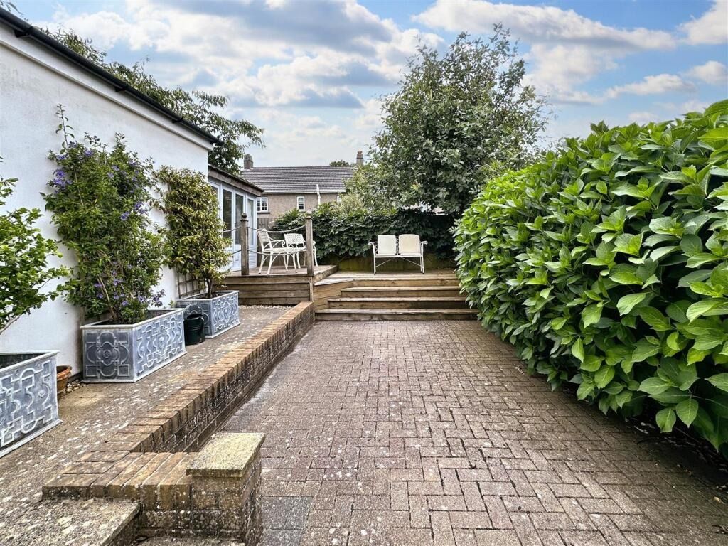 Property photo 3 of 28 4856372