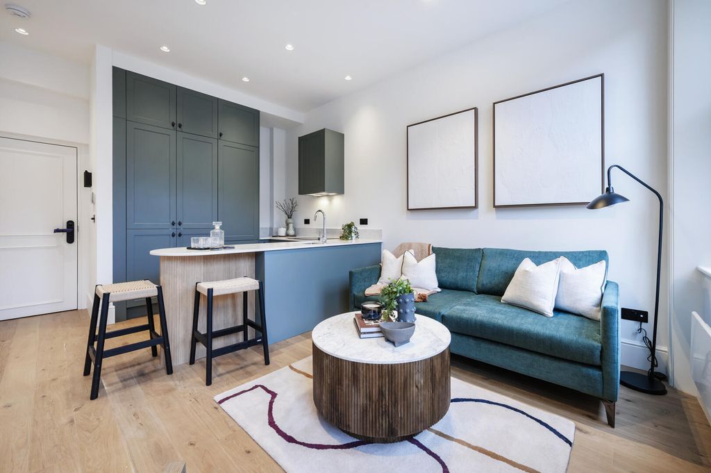 Property photo 2 of 9 Kitchen