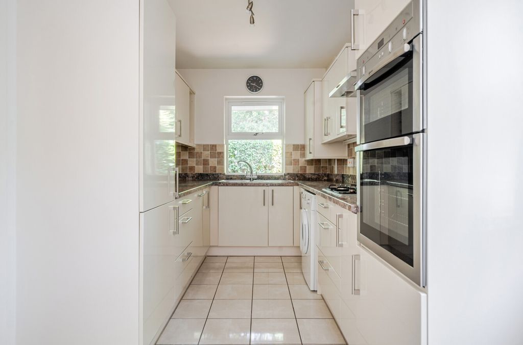 Property photo 3 of 14 1502909-1-6A7456F...