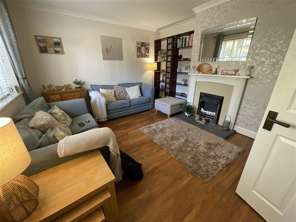 Property photo 3 of 10 Lounge