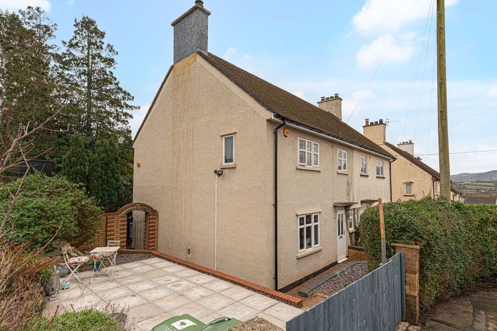 Property photo 1 of 32