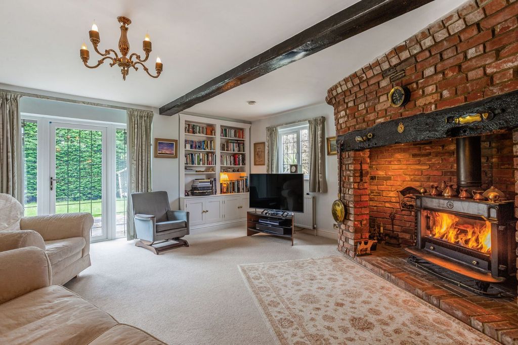 Property photo 2 of 19 Sitting Room