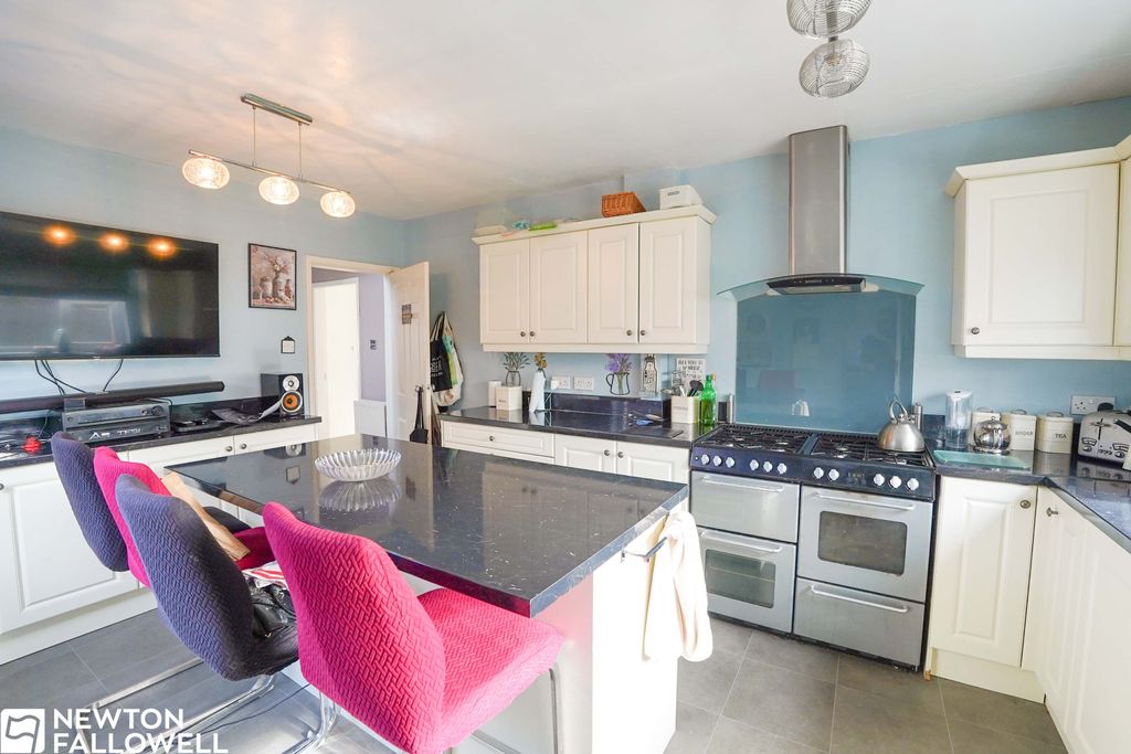 Property photo 2 of 23