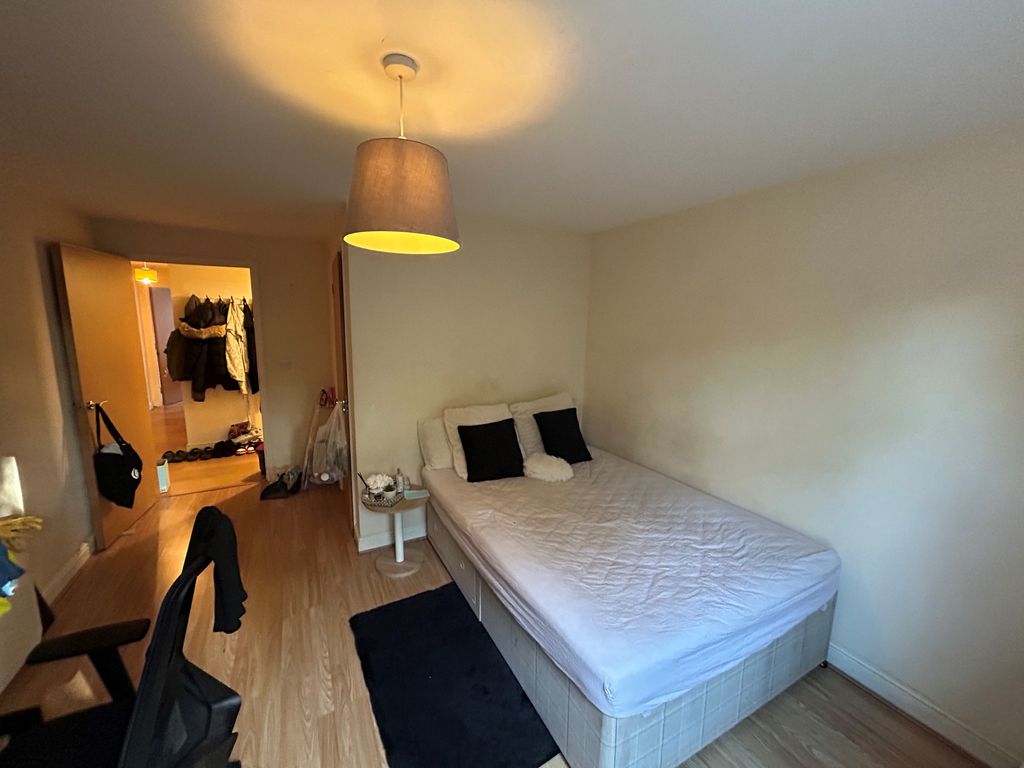 Property photo 2 of 8 Bed 2