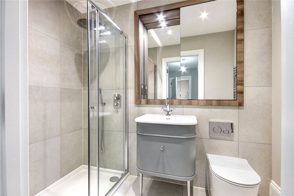 Additional image 6 of 2 bed flat for saleGreen Hedges, Westerham Road, Oxted, Surrey RH8